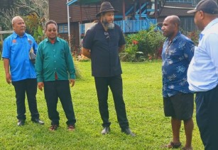 The Norther Provincial Governor and PNG government officials visit the Modawa campus.