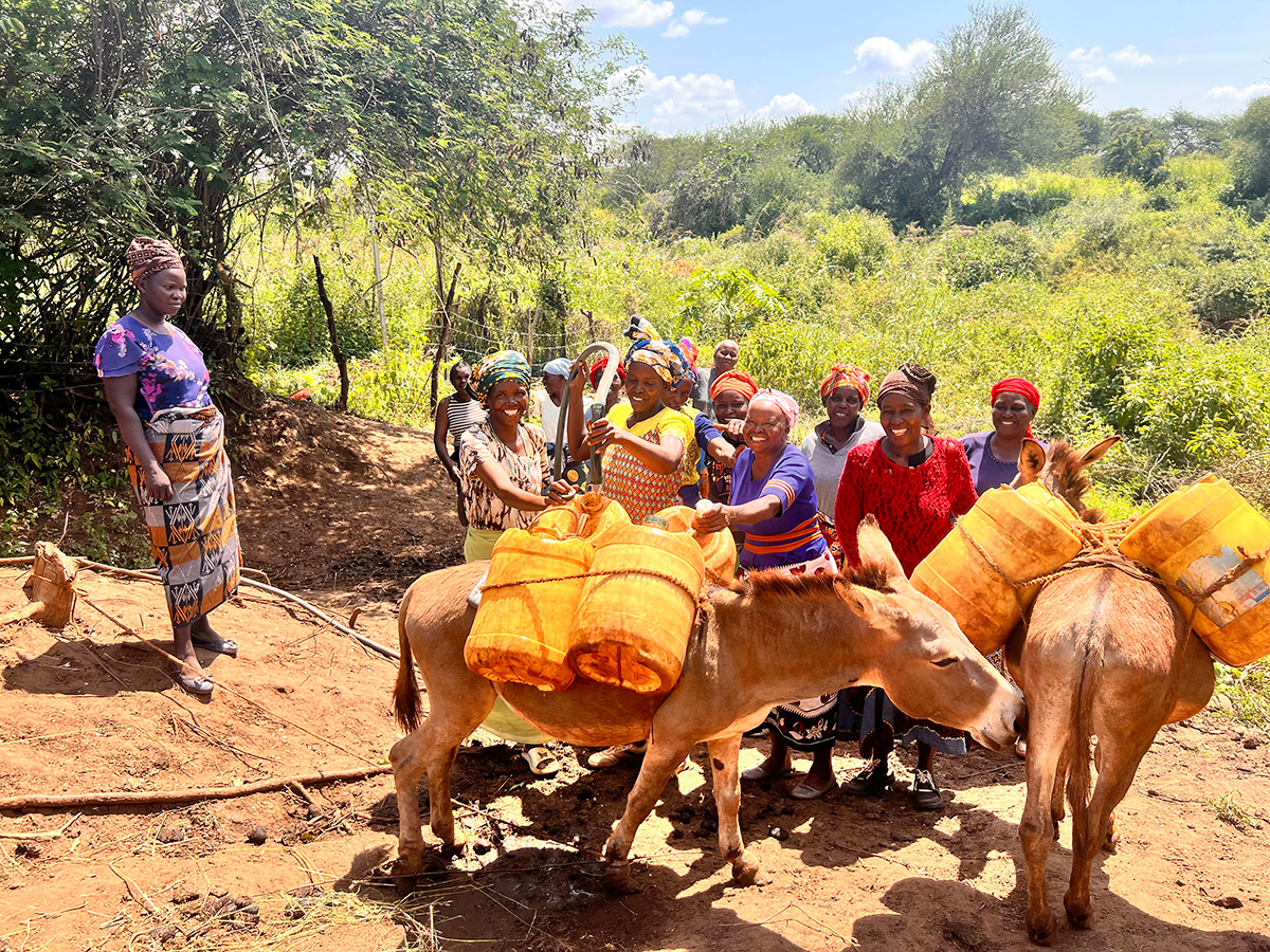 Women benefit from easier access to water in Kyua in semi-arid Kenya © ADSE. Used with permission.